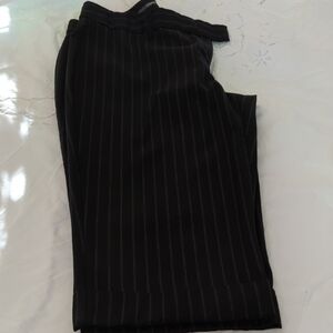 Express Black Pinstriped Women's Capris